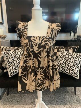 NWT. Piazza Sempione Top.  Size 42.